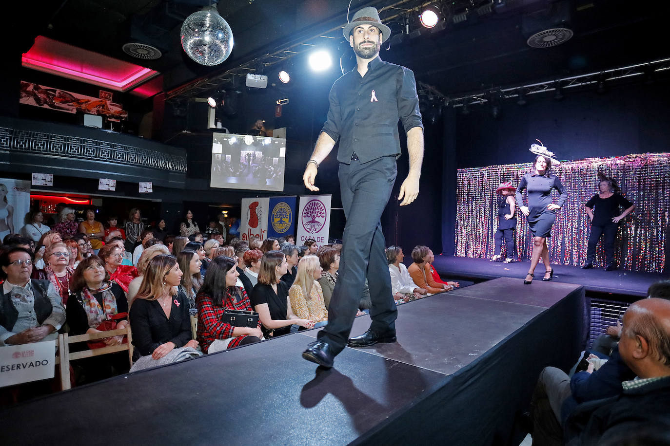 Con motivo de la conmemoración el 19 de octubre del Día Mundial contra el Cáncer de Mama, la sala de fiestas gijonesa acoge el la XI pasarela para concienciar sobre esta enfermedad. 