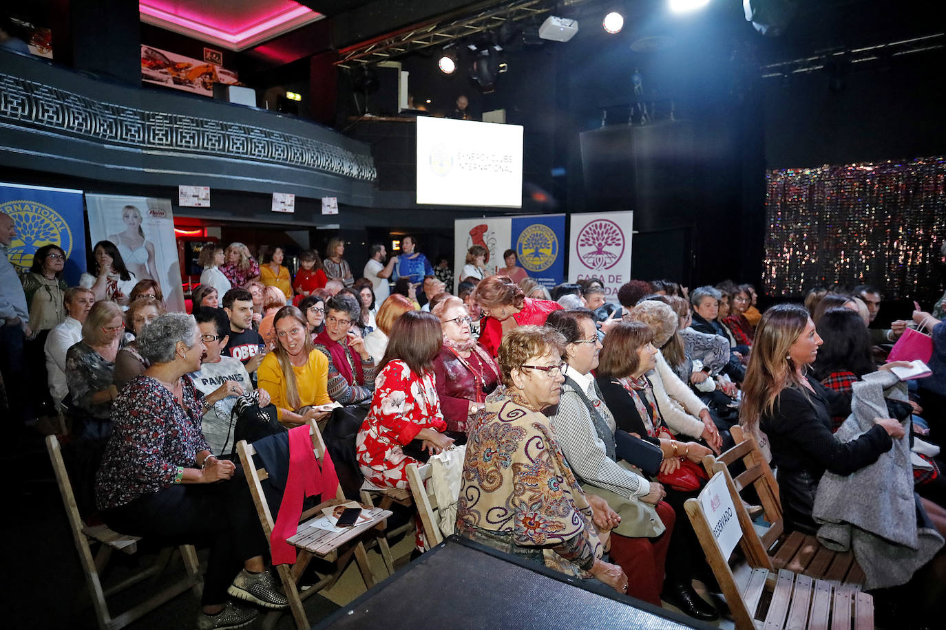 Con motivo de la conmemoración el 19 de octubre del Día Mundial contra el Cáncer de Mama, la sala de fiestas gijonesa acoge el la XI pasarela para concienciar sobre esta enfermedad. 