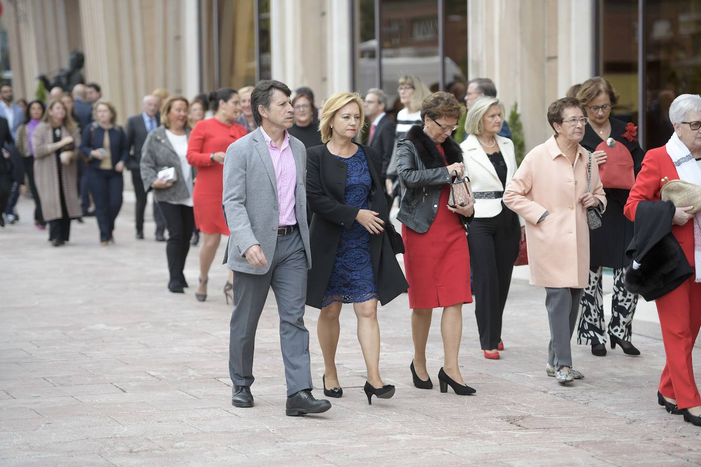 En el equipamiento ovetense han estado presentes numerosos representantes de la vida social, económica y política de la región.