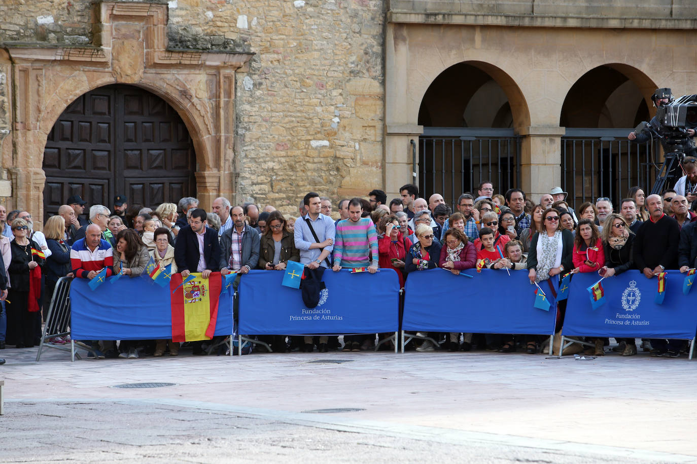 Doña Leonor llega a Oviedo en sus primeros Premios Princesa de Asturias. 