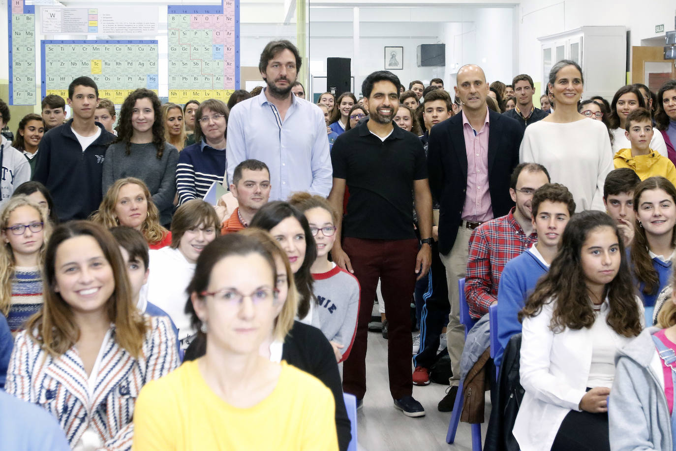 El Premio Princesa de Asturias de Cooperación Internacional 2019 ha participado este jueves en Gijón en un encuentro con alumnos de educación secundaria, bachillerato y formación profesional que han intervenido en el proyecto '¡EureKhan!', que consistía en resolver varios enigmas matemáticos mediante la deducción, y ha mantenido una reunión con profesores asturianos.