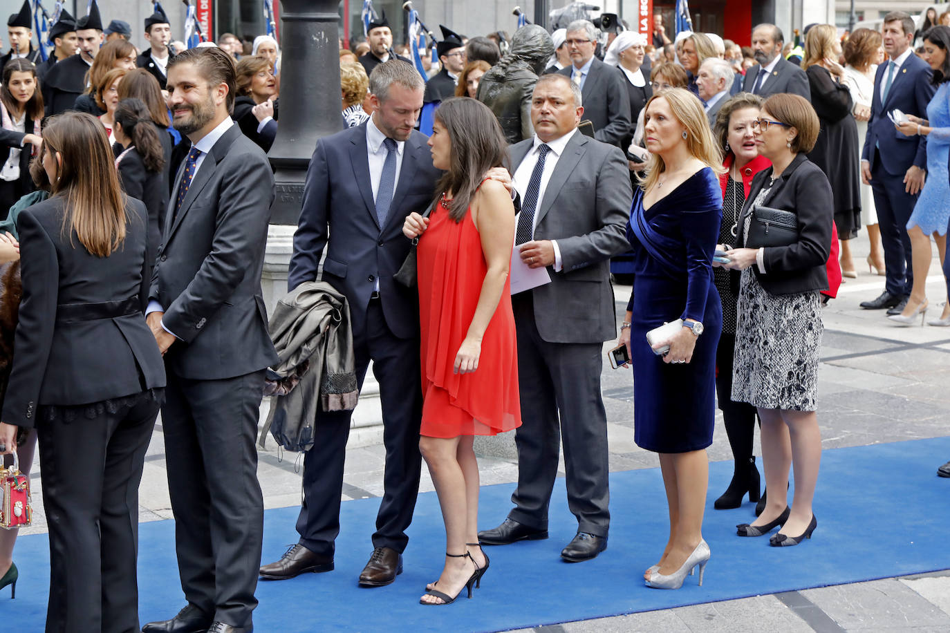 Familia Real, premiados e invitados han lucido sus mejores galas para asistir la ceremonia de entrega de los Premios