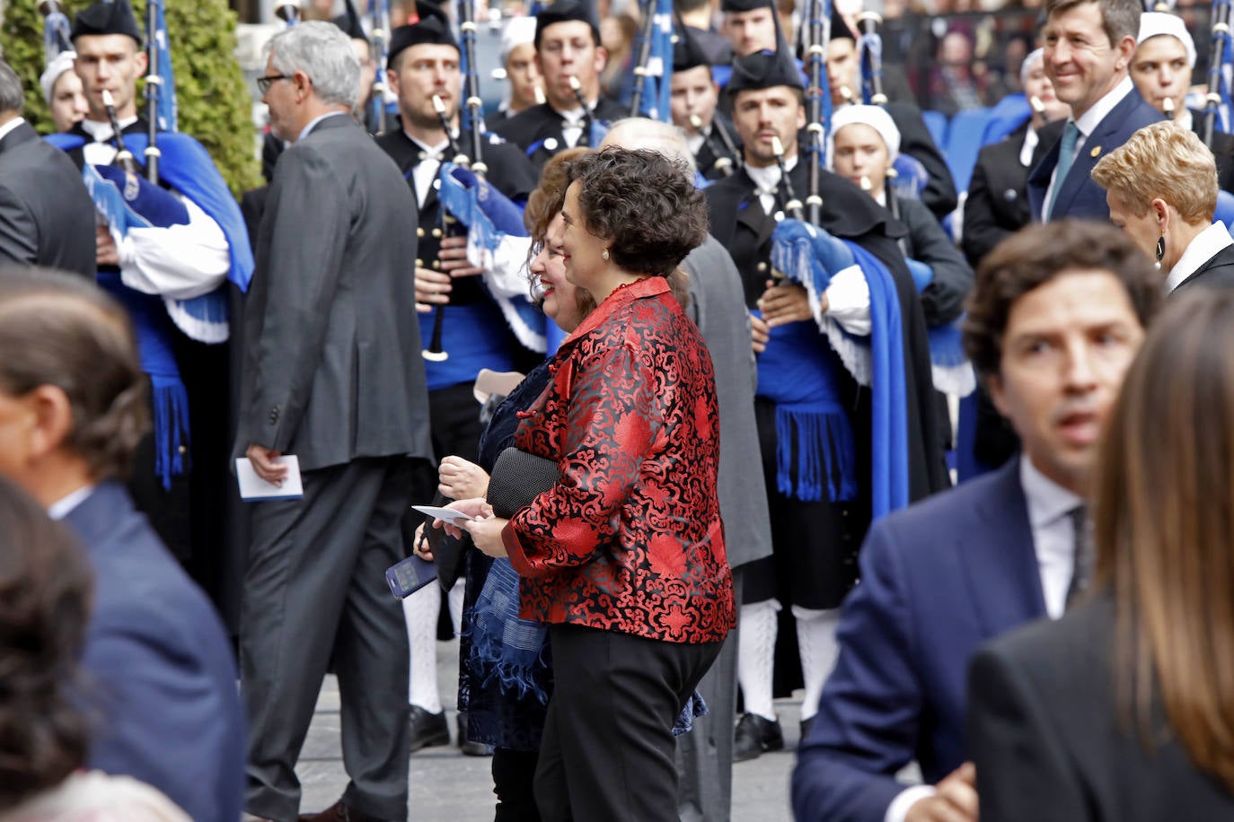 Familia Real, premiados e invitados han lucido sus mejores galas para asistir la ceremonia de entrega de los Premios