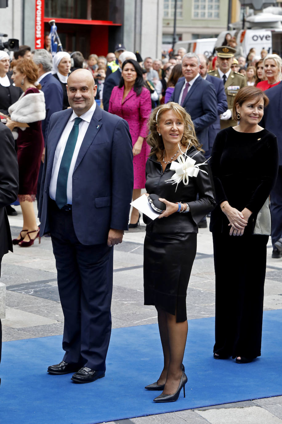 Familia Real, premiados e invitados han lucido sus mejores galas para asistir la ceremonia de entrega de los Premios