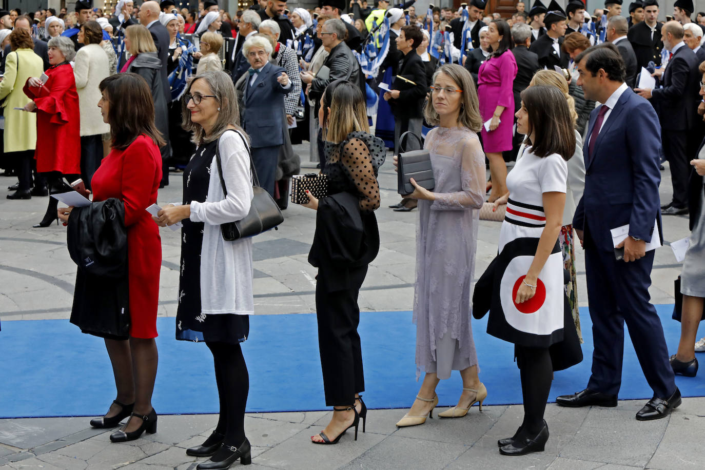 Familia Real, premiados e invitados han lucido sus mejores galas para asistir la ceremonia de entrega de los Premios