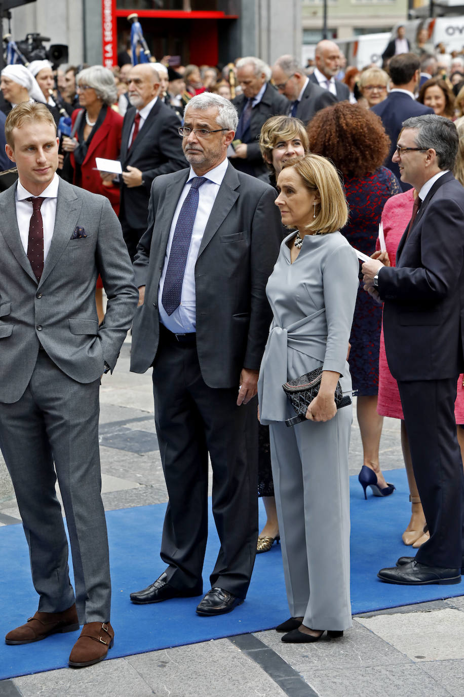 Familia Real, premiados e invitados han lucido sus mejores galas para asistir la ceremonia de entrega de los Premios