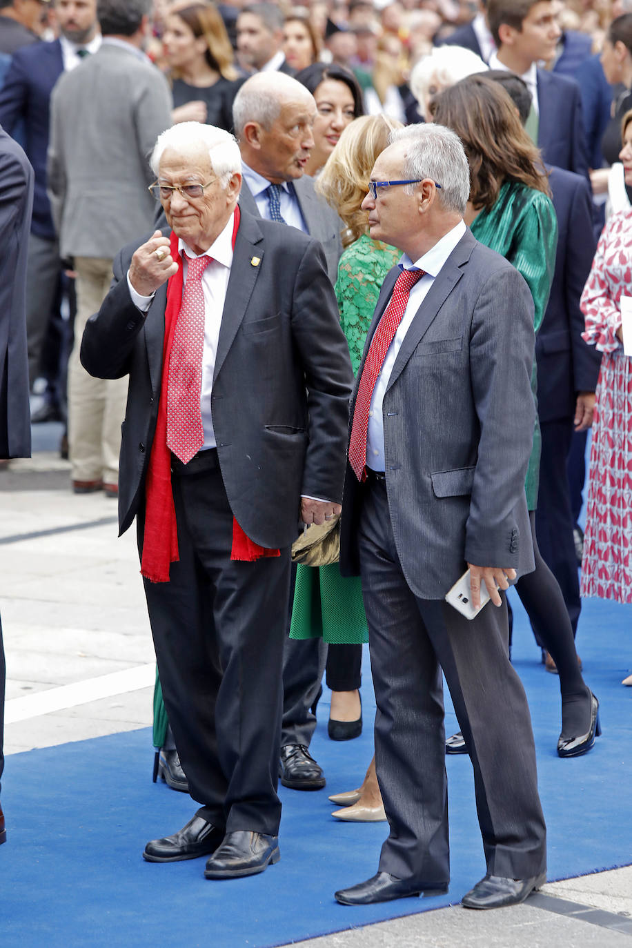 Familia Real, premiados e invitados han lucido sus mejores galas para asistir la ceremonia de entrega de los Premios