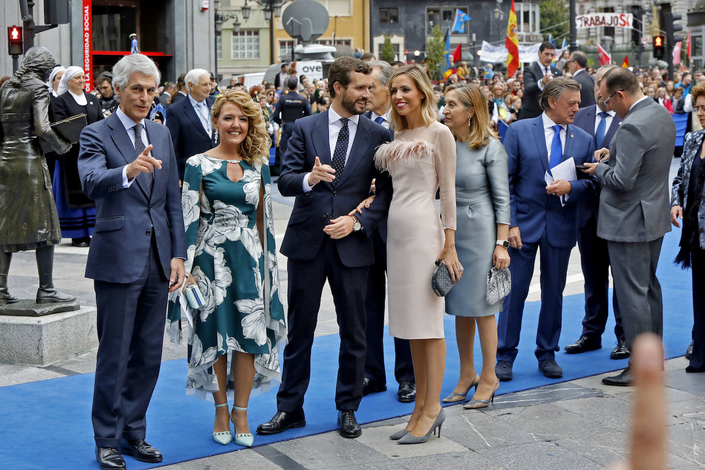 Familia Real, premiados e invitados han lucido sus mejores galas para asistir la ceremonia de entrega de los Premios