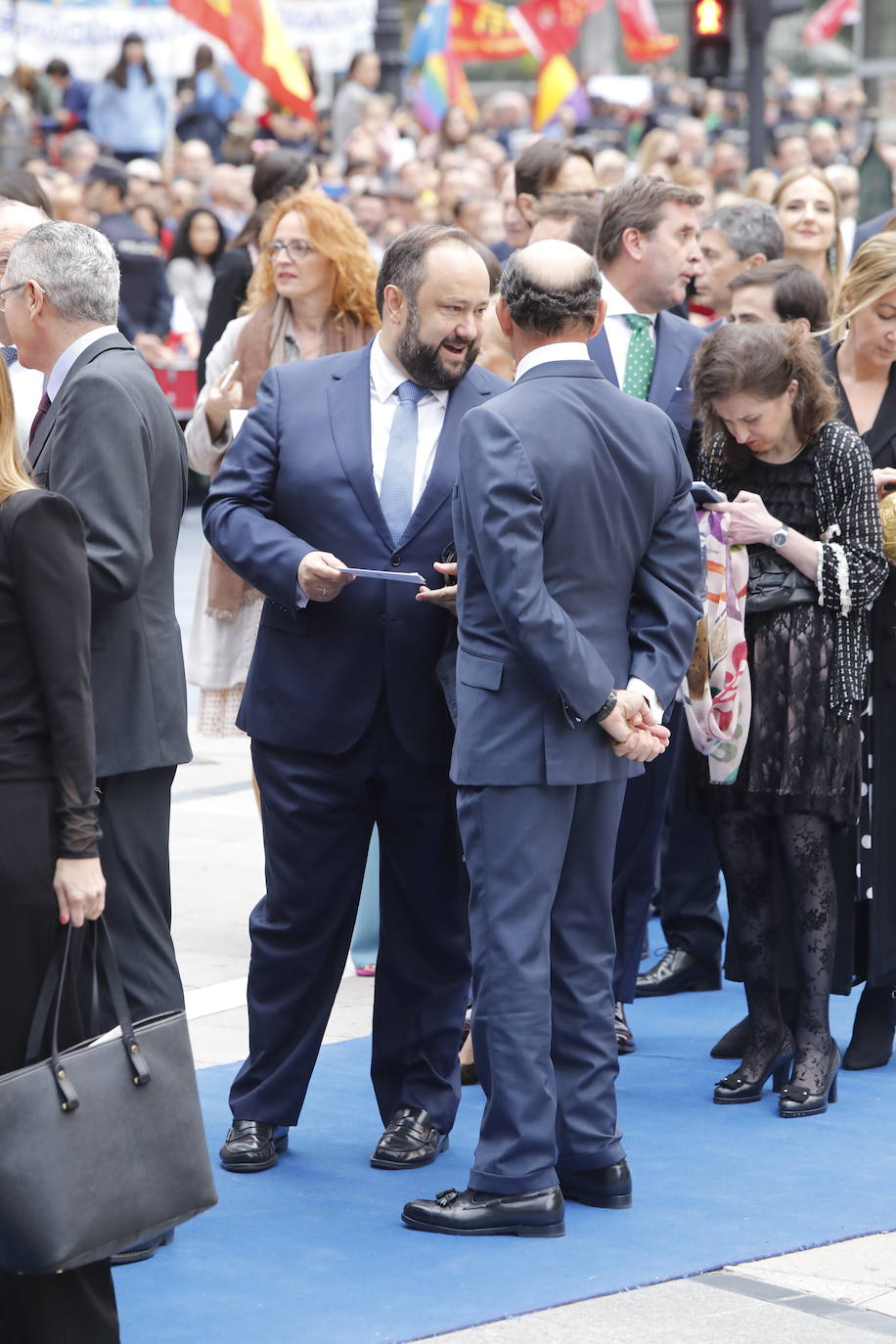 Familia Real, premiados e invitados han lucido sus mejores galas para asistir la ceremonia de entrega de los Premios