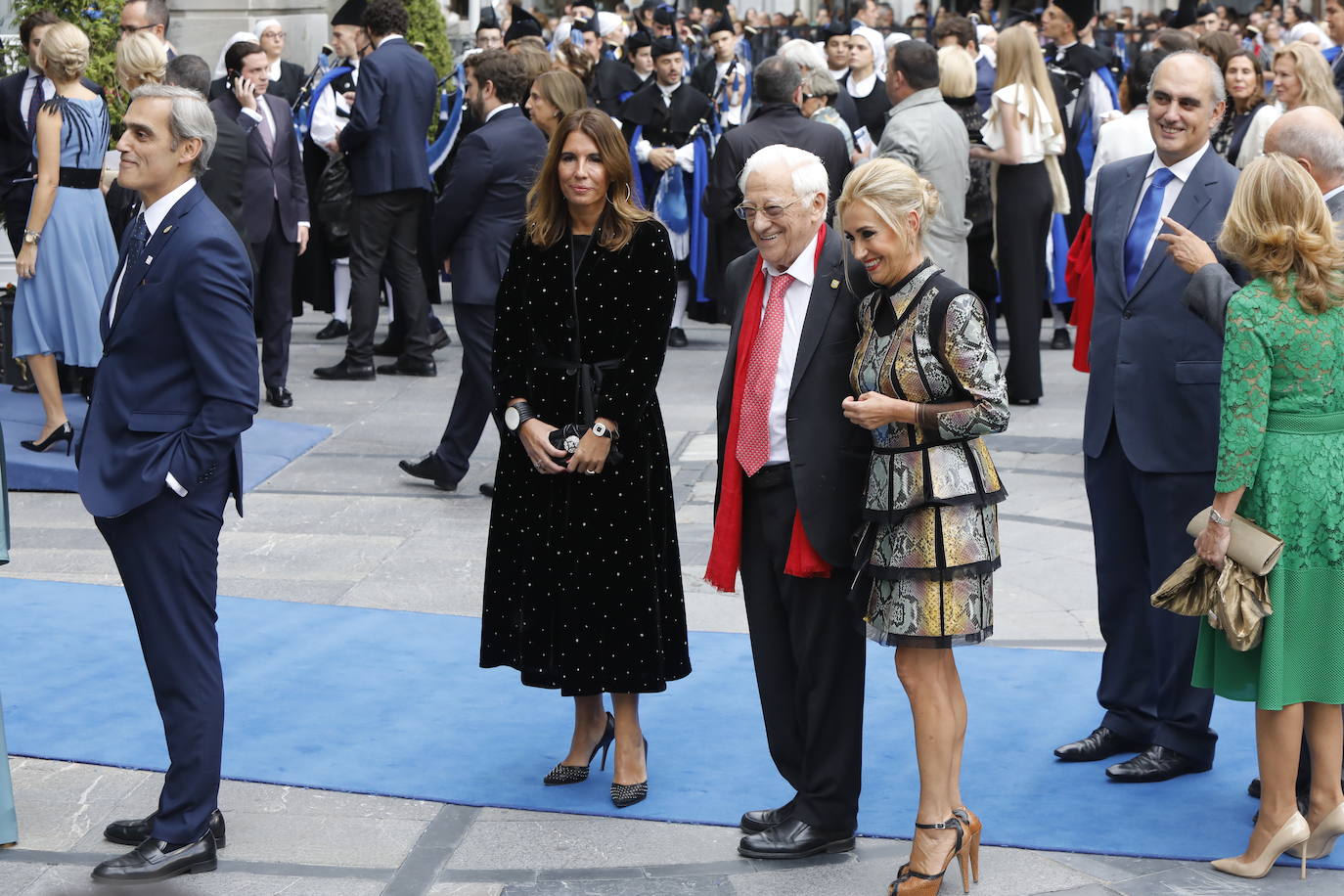 Familia Real, premiados e invitados han lucido sus mejores galas para asistir la ceremonia de entrega de los Premios