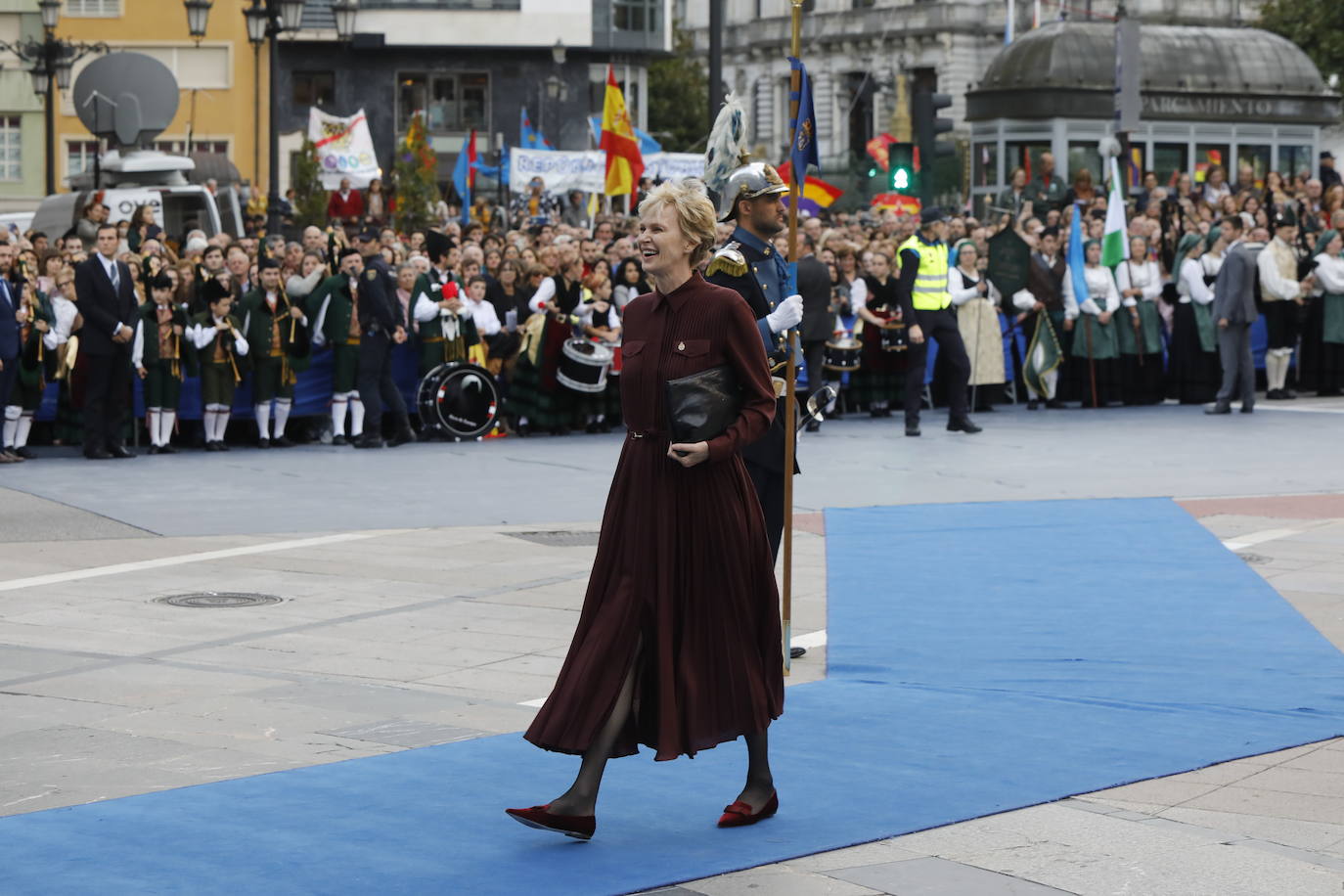 Familia Real, premiados e invitados han lucido sus mejores galas para asistir la ceremonia de entrega de los Premios