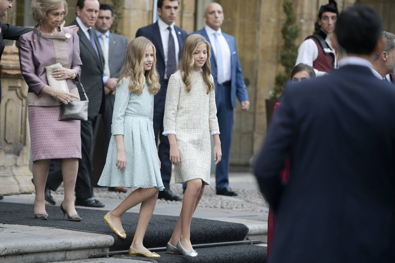 Familia Real, premiados e invitados han lucido sus mejores galas para asistir la ceremonia de entrega de los Premios