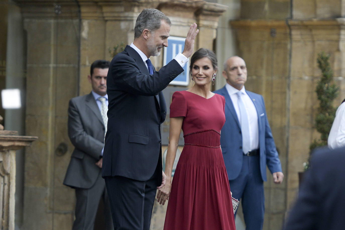 Familia Real, premiados e invitados han lucido sus mejores galas para asistir la ceremonia de entrega de los Premios