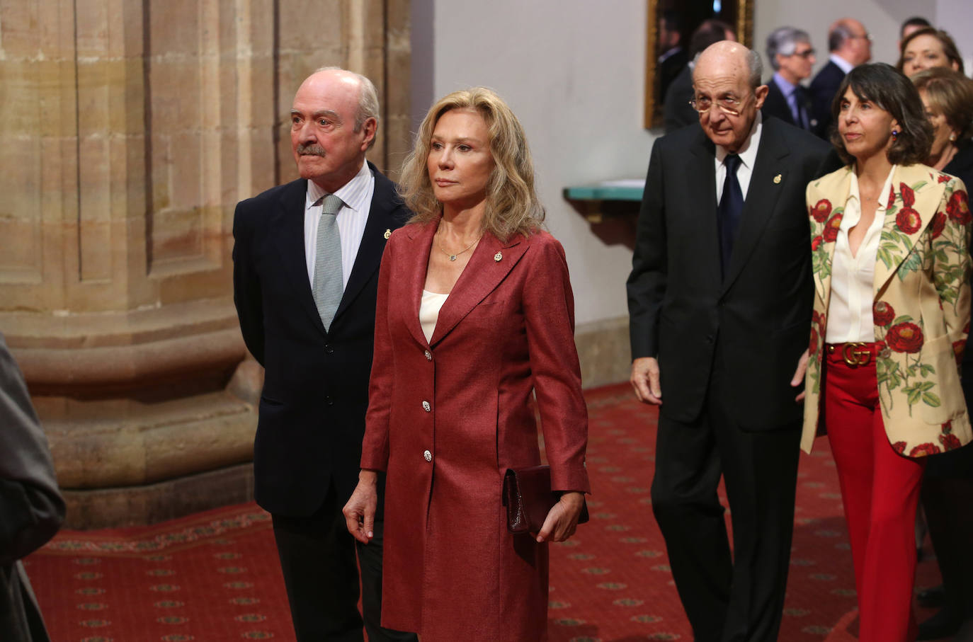 La Princesa de Asturias, en compañía de Felipe VI, ha ejercido este viernes por primera vez como presidenta de honor de la Fundación Princesa de Asturias en la imposición de las insignias a los galardonados en la 39 edición de los premios.