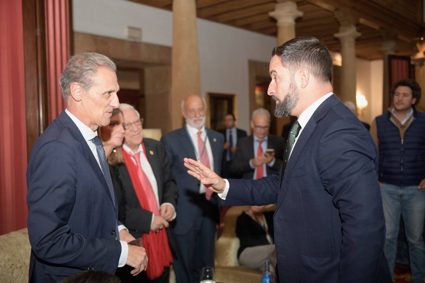 El histórico hotel ovetense ha sido escenario otro año de las tradicionales audiencias presididas por los Reyes, la Princesa de Asturias y la Infanta Leonor. Por el hall del establecimiento se ha visto a una nutrida representación de la vida social, económica o política nacional y regional.