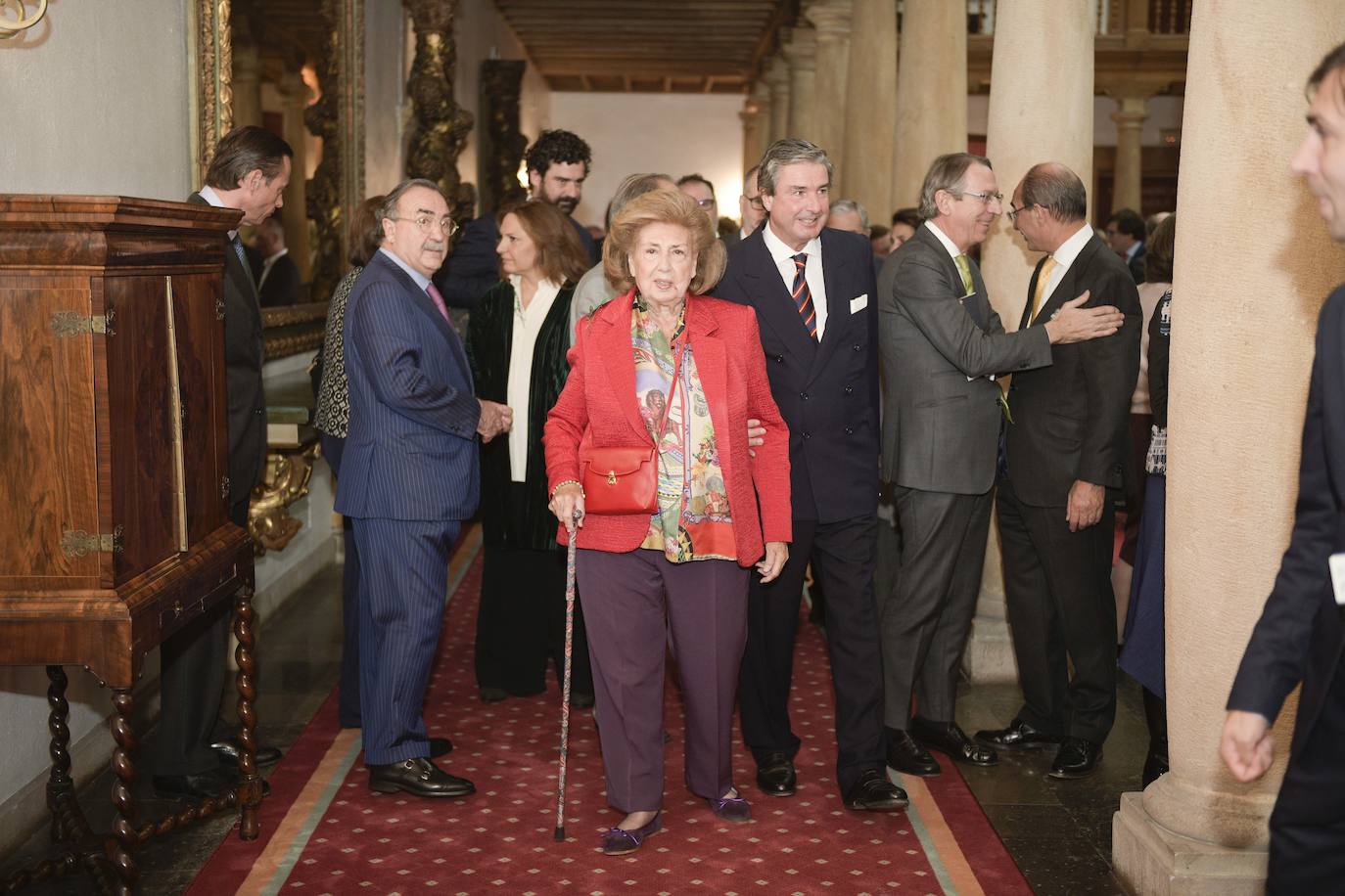 El histórico hotel ovetense ha sido escenario otro año de las tradicionales audiencias presididas por los Reyes, la Princesa de Asturias y la Infanta Leonor. Por el hall del establecimiento se ha visto a una nutrida representación de la vida social, económica o política nacional y regional.