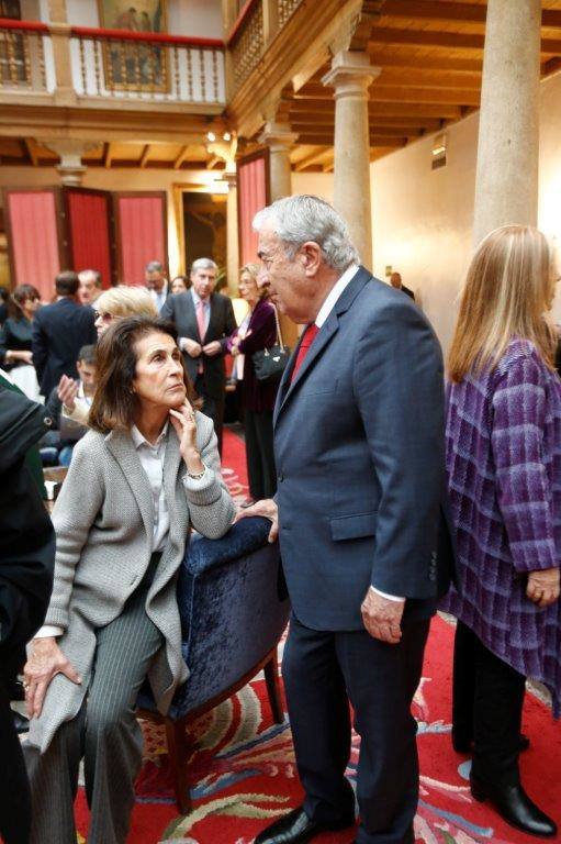 El histórico hotel ovetense ha sido escenario otro año de las tradicionales audiencias presididas por los Reyes, la Princesa de Asturias y la Infanta Leonor. Por el hall del establecimiento se ha visto a una nutrida representación de la vida social, económica o política nacional y regional.