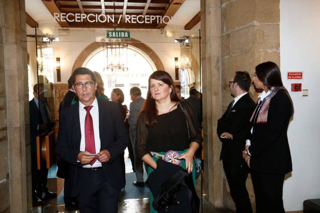 El histórico hotel ovetense ha sido escenario otro año de las tradicionales audiencias presididas por los Reyes, la Princesa de Asturias y la Infanta Leonor. Por el hall del establecimiento se ha visto a una nutrida representación de la vida social, económica o política nacional y regional.