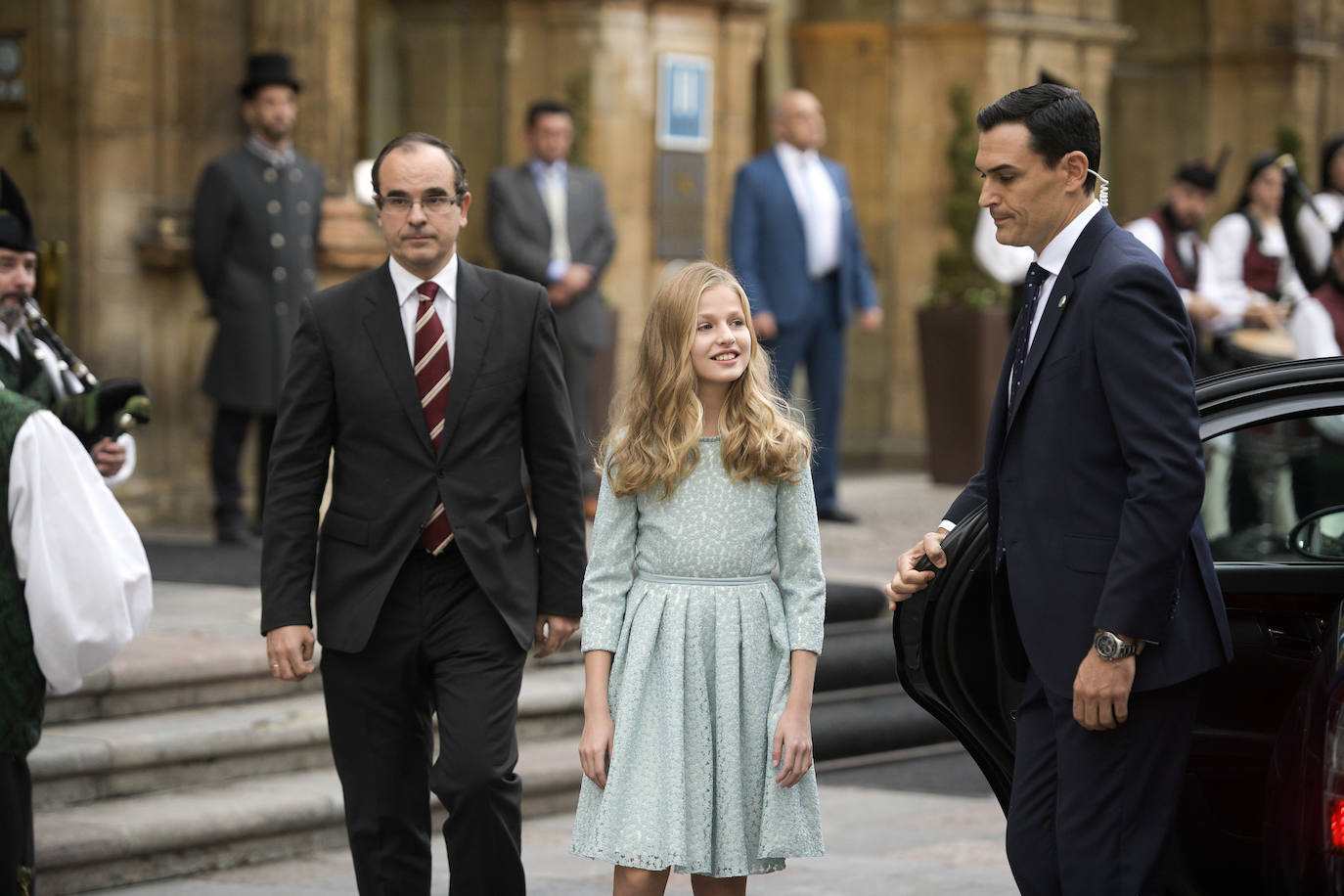 La Princesa Leonor ha sido el principal centro de atención de todos los actos en los que ha participado. Entre los más importantes, la audiencia a los presidentes de los jurados, a los miembros de los patronatos Princesa y Fundación y a los galardonados con los Premios Princesa de Asturias y la ceremonia de entrega en el teatro Campoamor, donde ha dado su primer discurso público.