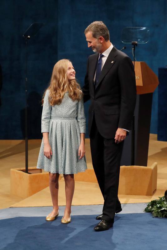 La Princesa Leonor ha sido el principal centro de atención de todos los actos en los que ha participado. Entre los más importantes, la audiencia a los presidentes de los jurados, a los miembros de los patronatos Princesa y Fundación y a los galardonados con los Premios Princesa de Asturias y la ceremonia de entrega en el teatro Campoamor, donde ha dado su primer discurso público.