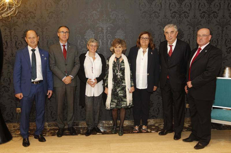 Conferencias de expertos científicos y una cena benéfica cierran el programa dedicado a la lucha del cáncer de mama del Synergy Club. Pedro Sabando resultó galardonado. 