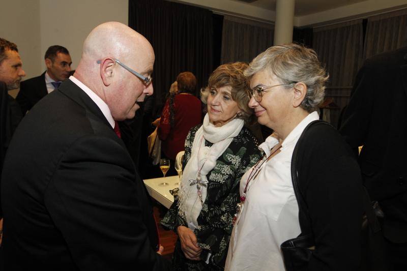 Conferencias de expertos científicos y una cena benéfica cierran el programa dedicado a la lucha del cáncer de mama del Synergy Club. Pedro Sabando resultó galardonado. 