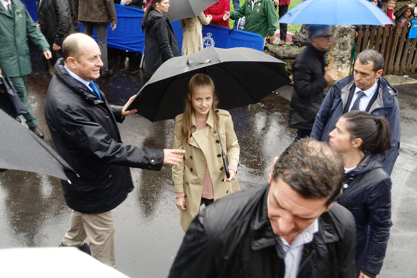 La lluvia no consiguió empañar la visita de la Princesa junto a los Reyes y la Infanta Sofía al Pueblo Ejemplar 2019.