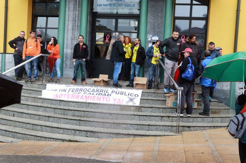Una marcha convocada por la Plataforma por el soterramiento de las vías de Feve en Langreo, reivindica la culminación de este proyecto