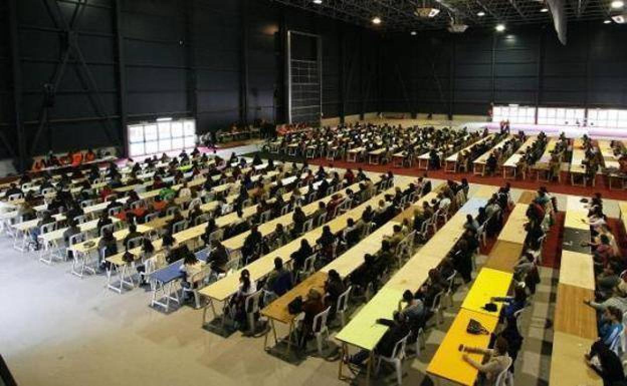 Examen de oposiciones del pasado invierno en el recinto ferial.
