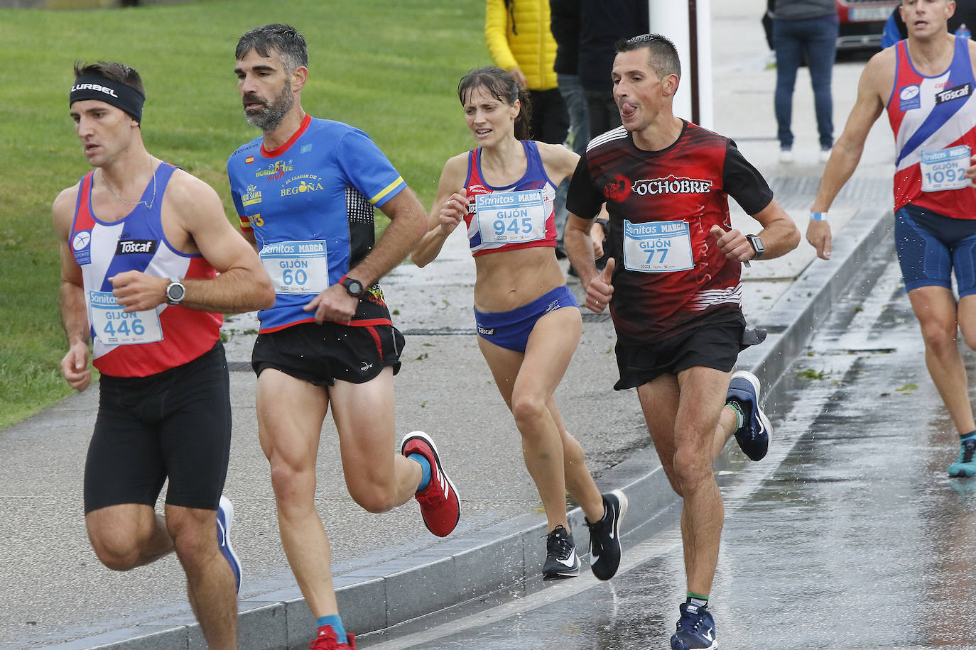 La octava edición de la Sanitas Marca Running Series, que recorrió diez kilómetros a través de la costa gijonesa, alcanza sus previsiones de participación y culmina con la victoria de Javier Benito e Irene Loizate