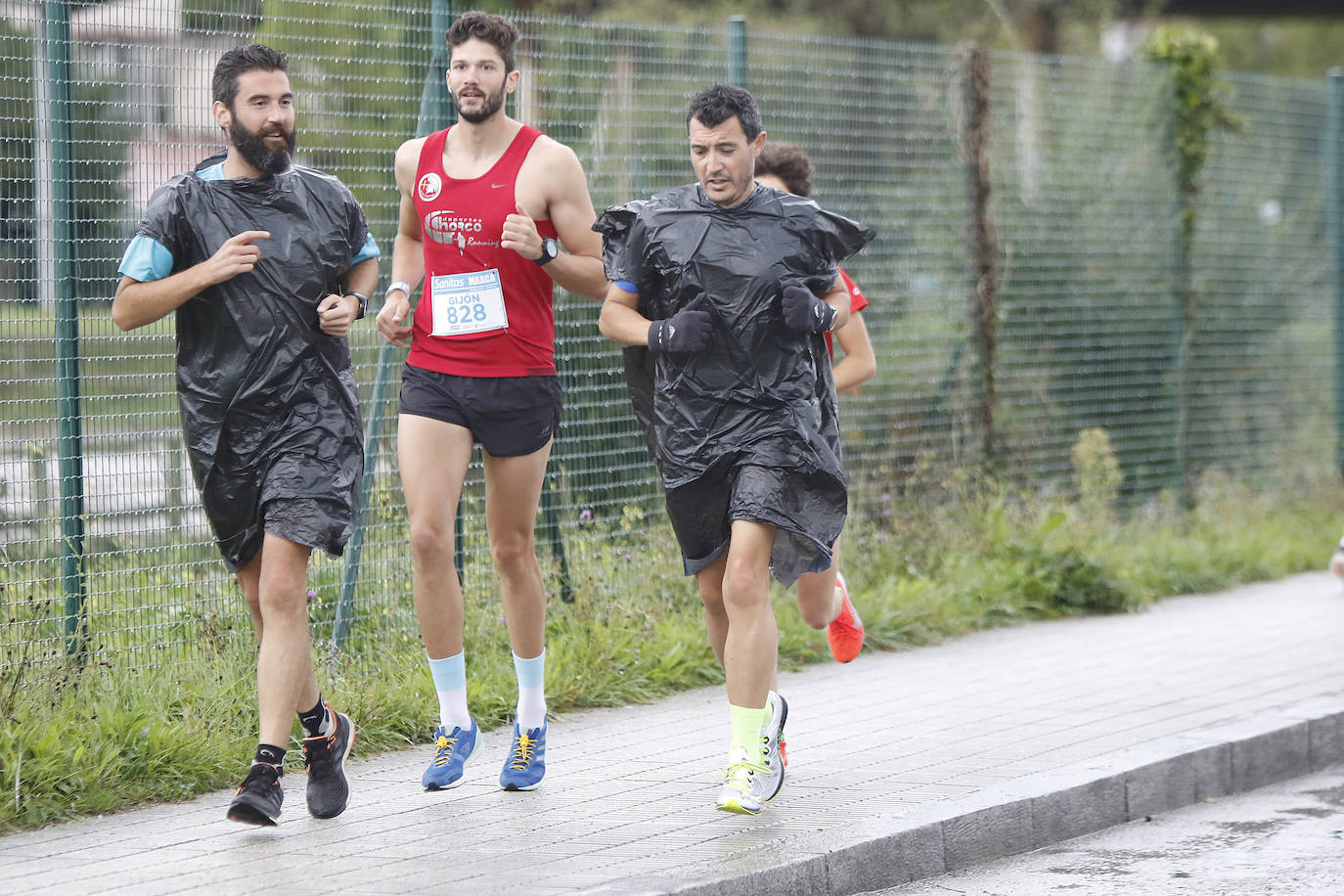 La octava edición de la Sanitas Marca Running Series, que recorrió diez kilómetros a través de la costa gijonesa, alcanza sus previsiones de participación y culmina con la victoria de Javier Benito e Irene Loizate