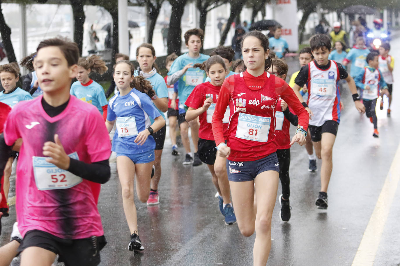 La octava edición de la Sanitas Marca Running Series, que recorre diez kilómetros a través de la costa gijonesa, alcanza sus previsiones de participación.