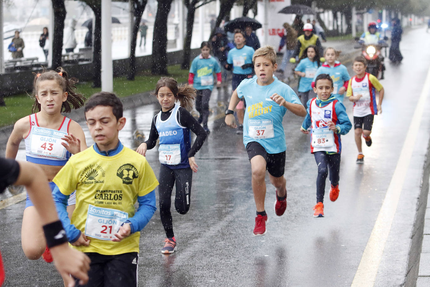 La octava edición de la Sanitas Marca Running Series, que recorre diez kilómetros a través de la costa gijonesa, alcanza sus previsiones de participación.