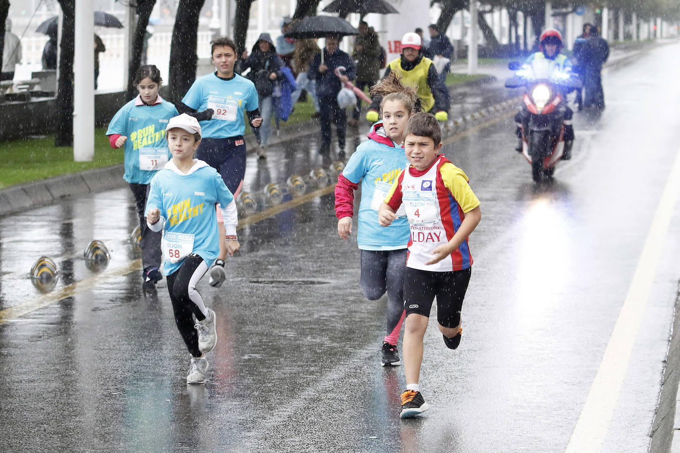 La octava edición de la Sanitas Marca Running Series, que recorre diez kilómetros a través de la costa gijonesa, alcanza sus previsiones de participación.