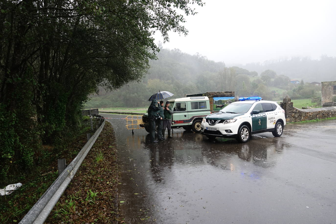 Ríos desbordados y destrozos durante el paso del temporal por Asturias