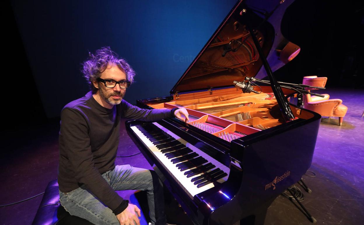 James Rhodes, ayer, en el auditorio del Centro Niemeyer. :