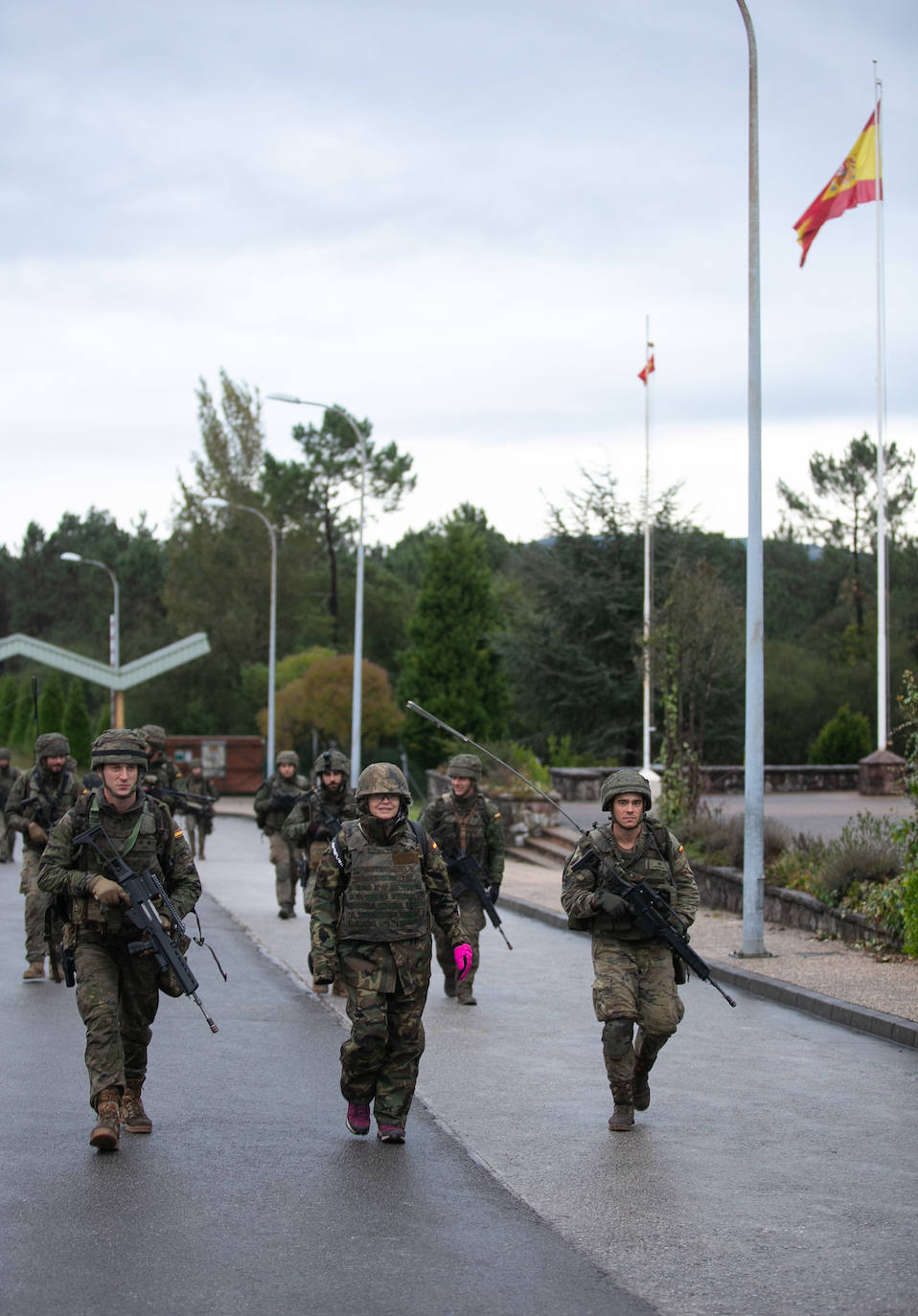 Un grupo de personas han realizado maniobras con el regimiento Cabo Noval durante la celebración de las VI Jornadas de Liderazgo Aplicado que comenzaron el pasado 22 de octubre y finalizan hoy