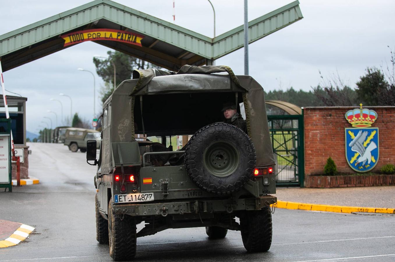 Un grupo de personas han realizado maniobras con el regimiento Cabo Noval durante la celebración de las VI Jornadas de Liderazgo Aplicado que comenzaron el pasado 22 de octubre y finalizan hoy