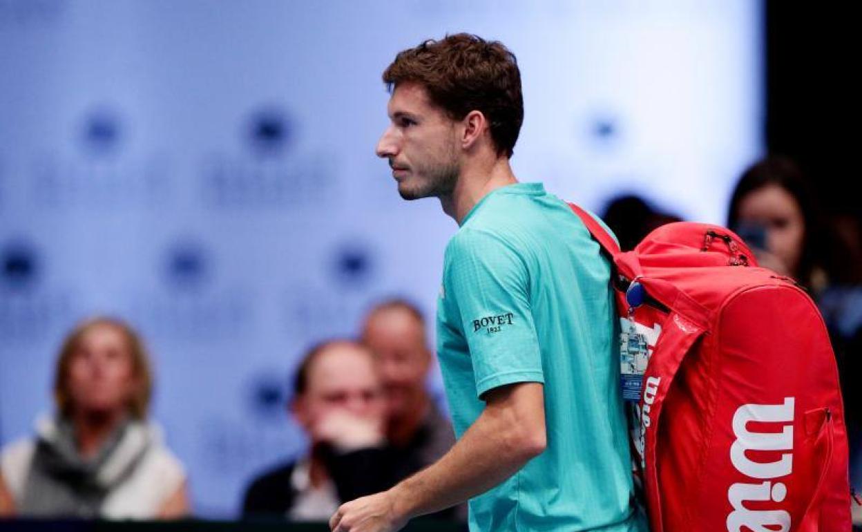 Pablo Carreño sale de la pista tras retirarse hoy ante Dominic Thiem.