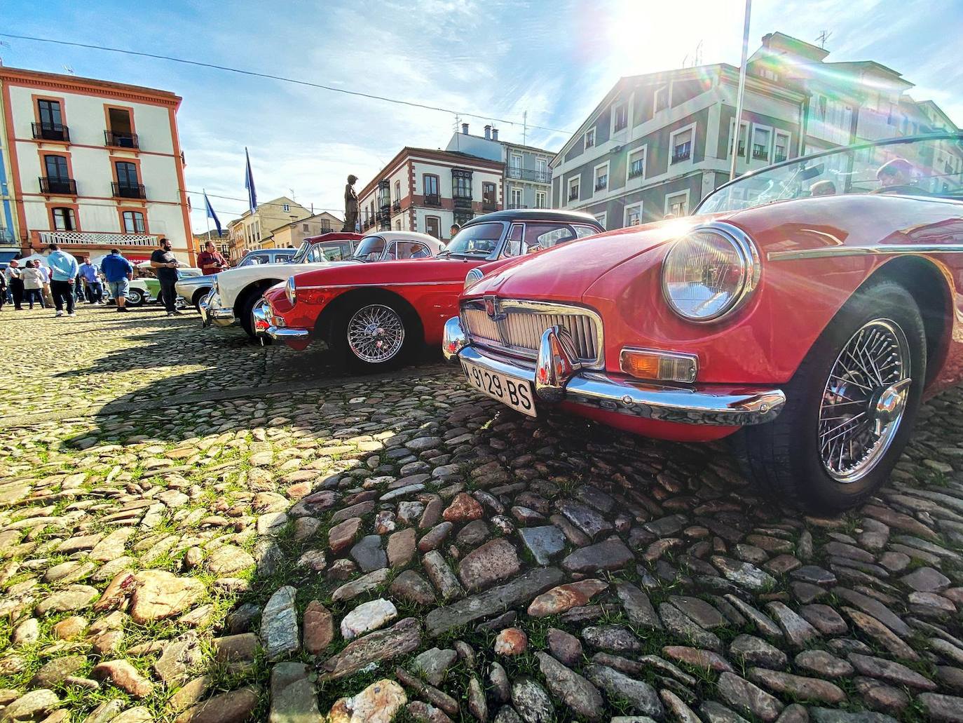 El encuentro, organizada por el  Automóvil Club Vegadeo, la XIV Ruta os Fornos pasó también por Taramundi y Puentenuevo.