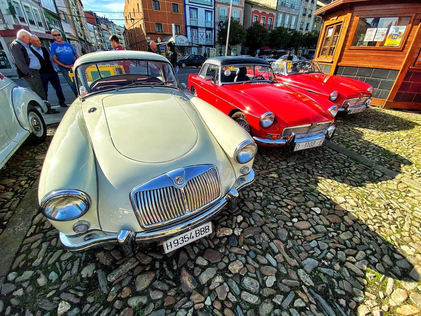 El encuentro, organizada por el  Automóvil Club Vegadeo, la XIV Ruta os Fornos pasó también por Taramundi y Puentenuevo.