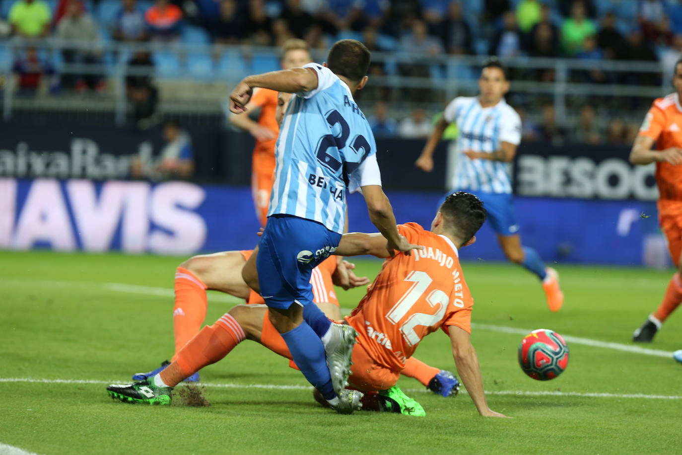 El conjunto azul pierde en La Rosaleda. Los tantos fueron de Antoñín y Adrián para el conjunto andaluz y de Ibra para el Real Oviedo. 