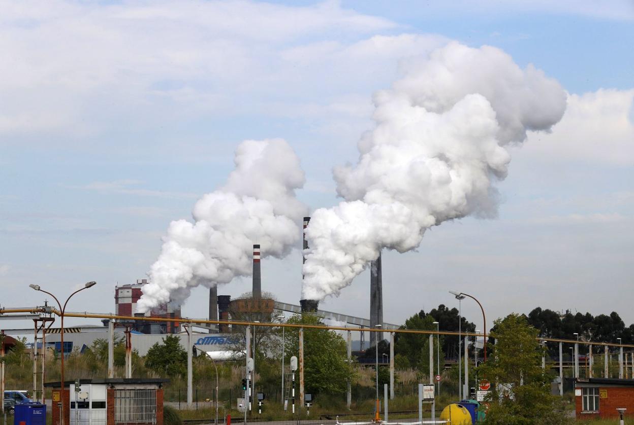 Las instalaciones de ArcelorMittal en Avilés, una de las empresas más beneficiadas por las ayudas de emisiones indirectas de CO2. 