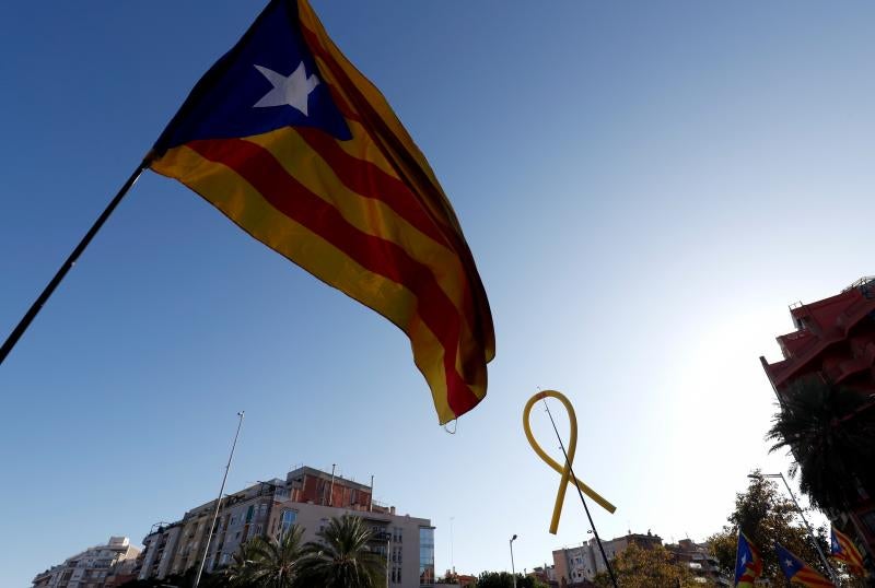 Miles de personas se concentran en Barcelona para protestar por la sentencia del 'procés'.