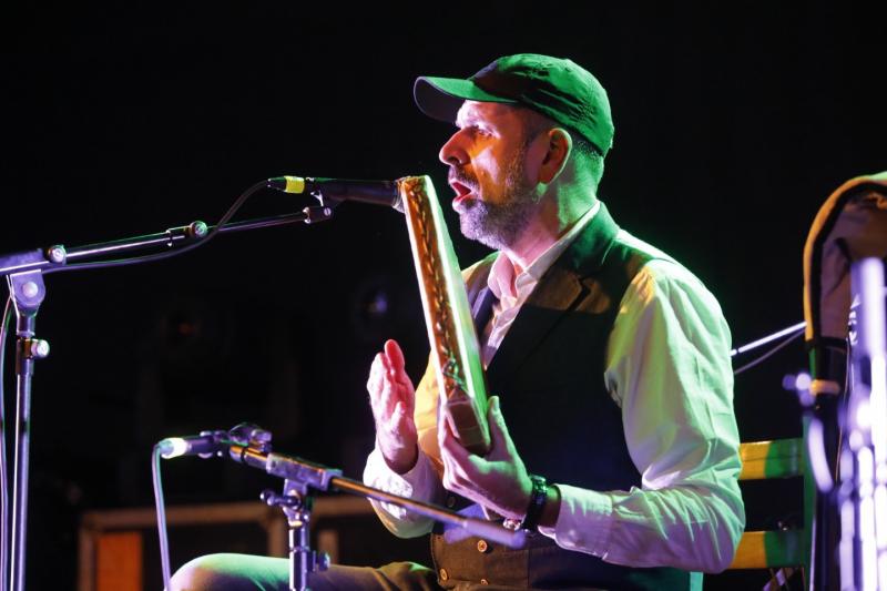 Víctor Manuel, Chus Pedro o Anabel Santiago fueron algunos de los músicos que actuaron este sábado en la fiesta de la asociación cultural Serondaya. 