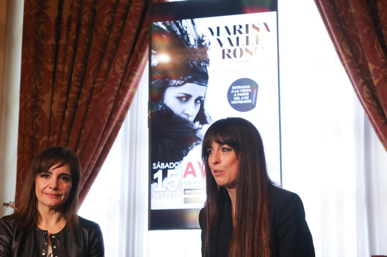 Yolanda Alonso y Marisa Valle Roso, ayer en el teatro Palacio Valdés. 