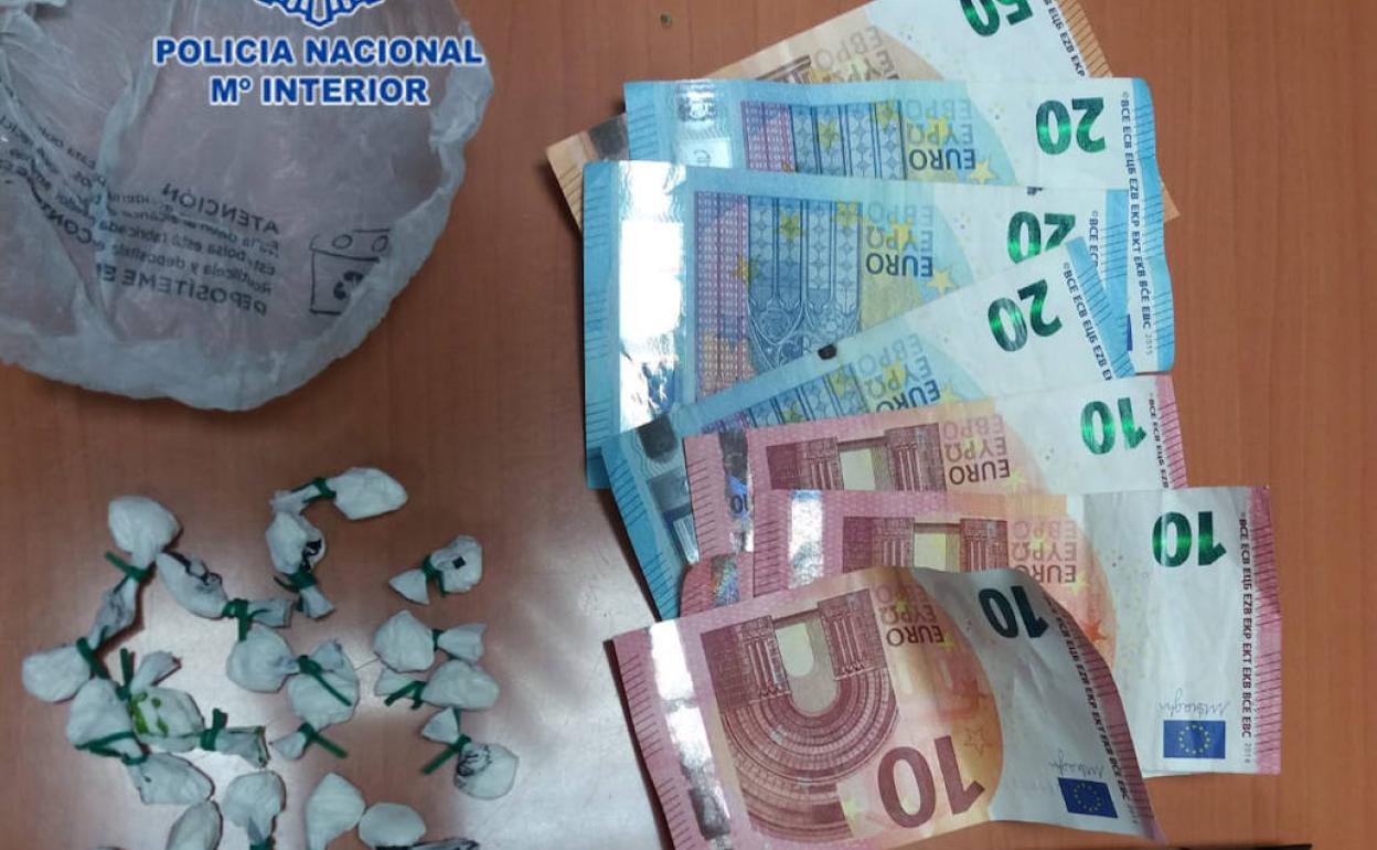 Un hombre y una mujer, detenidos en Gijón por traficar con drogas