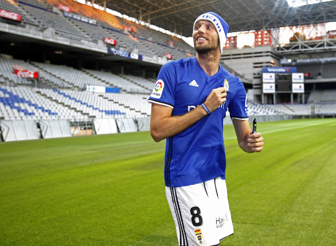 Presentación en el Carlos Tartiere de Michu como nuevo jugador del Real Oviedo (2016). 