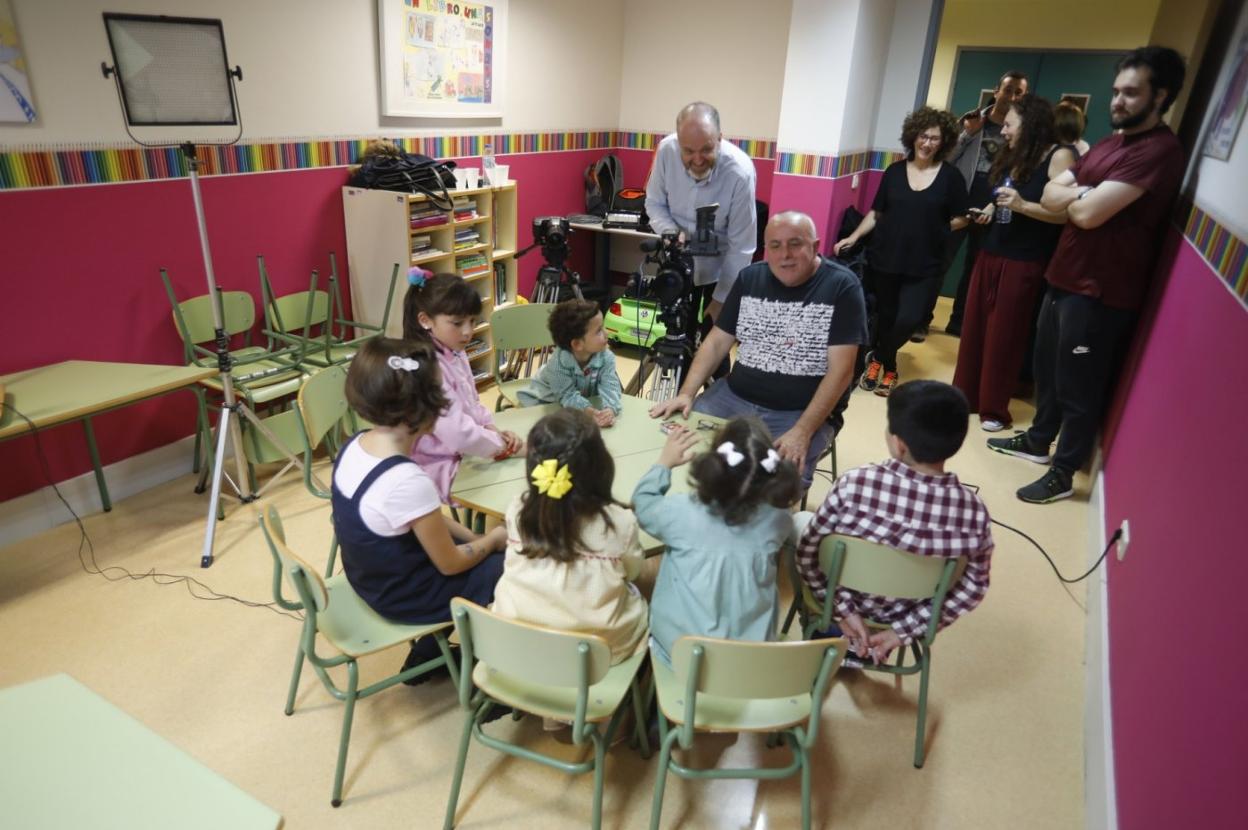 Un momento del rodaje en el Hospital Valle del Nalón. 