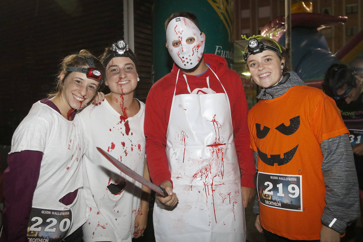 La carrera más terrorífica del año ha llenado Los Pericones de monstruos y calabazas.